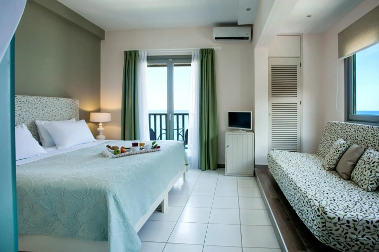 Comfort room with sea view