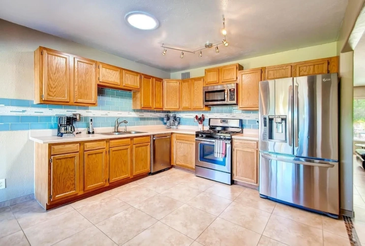 4 Bedrooms Apartment