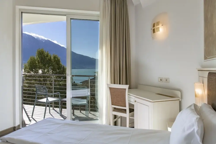 Comfort Triple room with balcony and with lake view