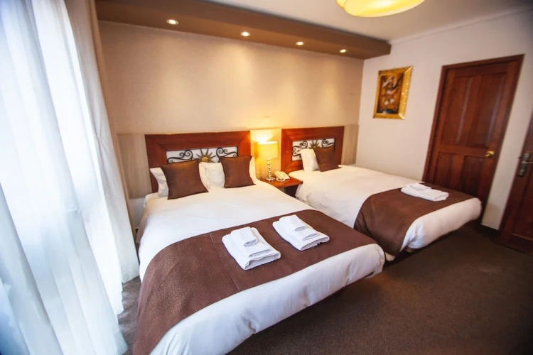 Standard Triple room