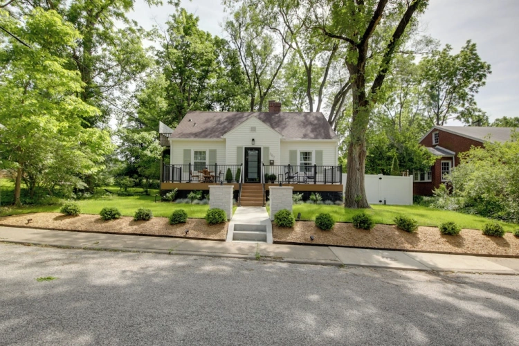 3 Bedrooms Cottage with balcony