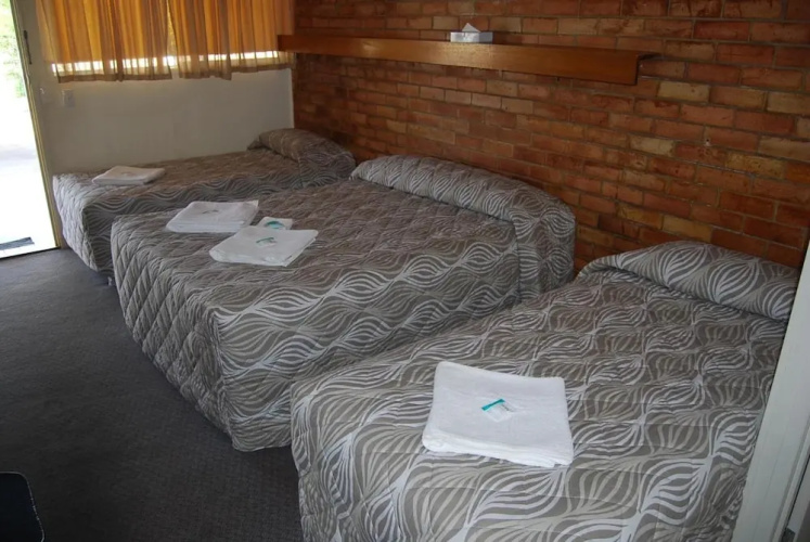 Avocado Motor Inn