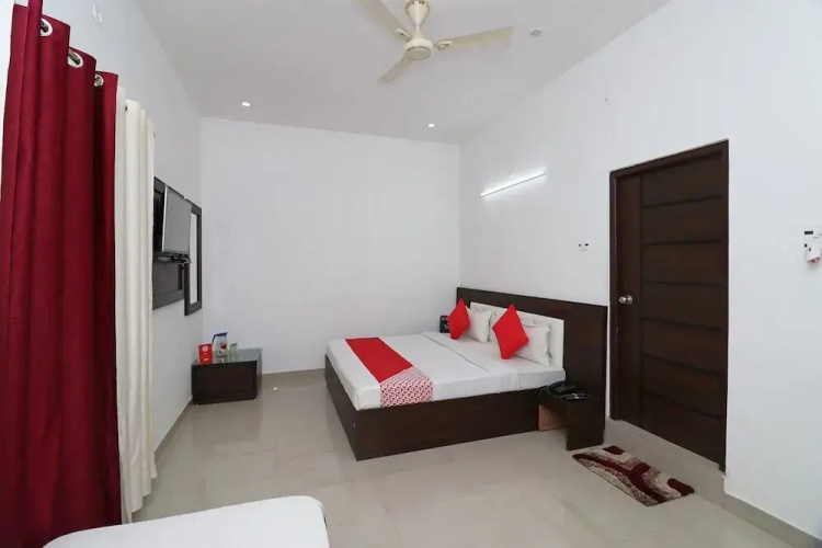Hotel Jahnavi by OYO Rooms