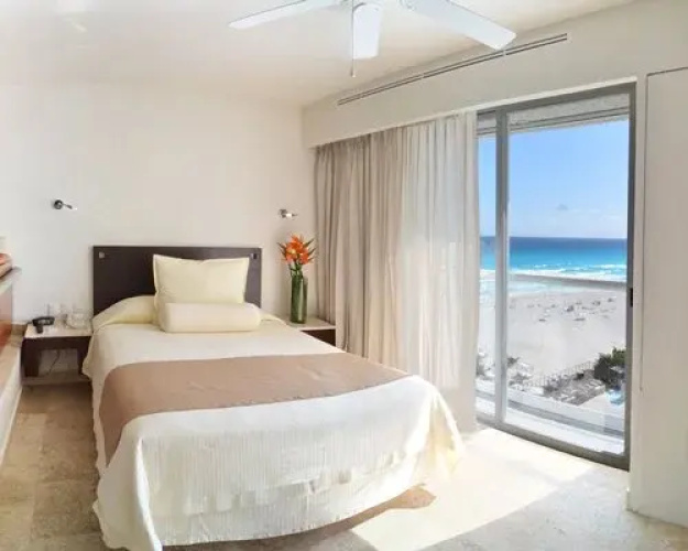 Sunset Royal Beach Resort-4 Nights, Cancún, Mexico