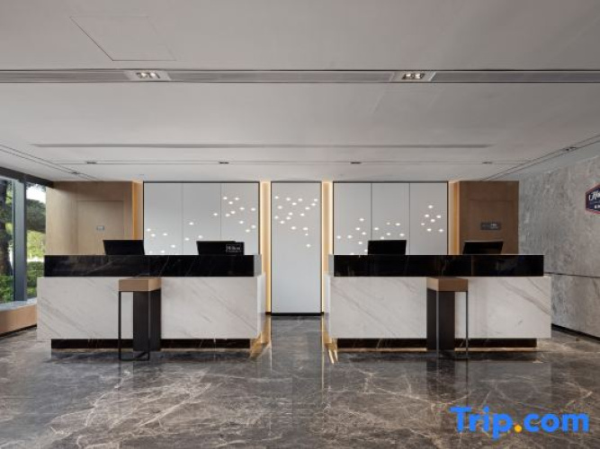 Xinyang Hampton by Hilton Hotel