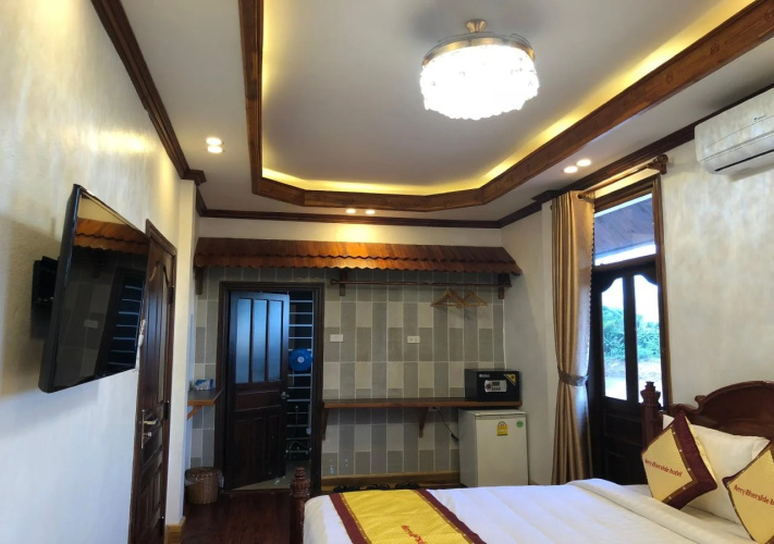 Merry Riverside Hotel