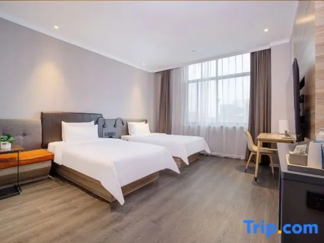 Superior Twin room with street view