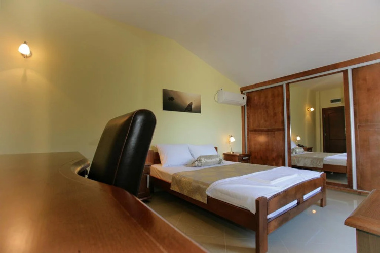 Hotel Ellena