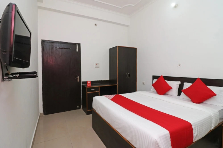 OYO 24199 Hotel Ojus Tower