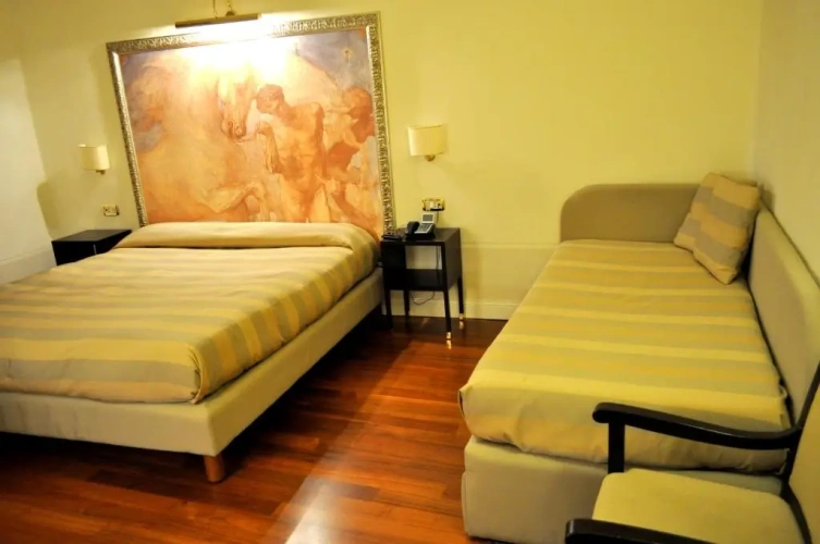 Standard Triple room