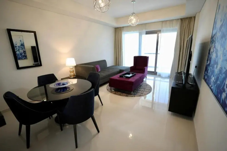 Waterfront 2 Bed Apartment Sleeps 4 With Parking