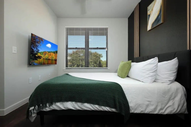 2 Bedrooms Apartment