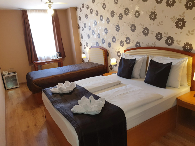 Six Inn Hotel