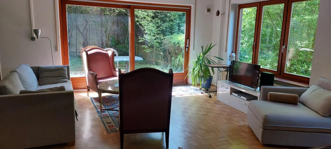 EG-Zimmer mit Bad und Terrasse