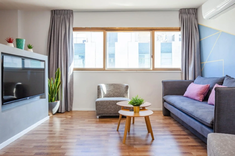 3 Bedrooms Apartment