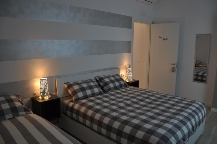 Standard Triple room with view