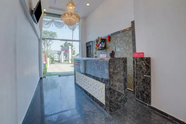 OYO 24848 Royal Imperio