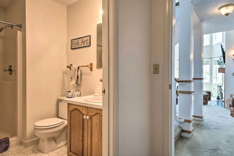 Updated Condo Next to Burke Mountain Bike Trails!
