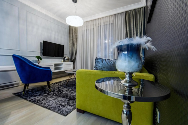 DiVine Luxury Apartment Purple