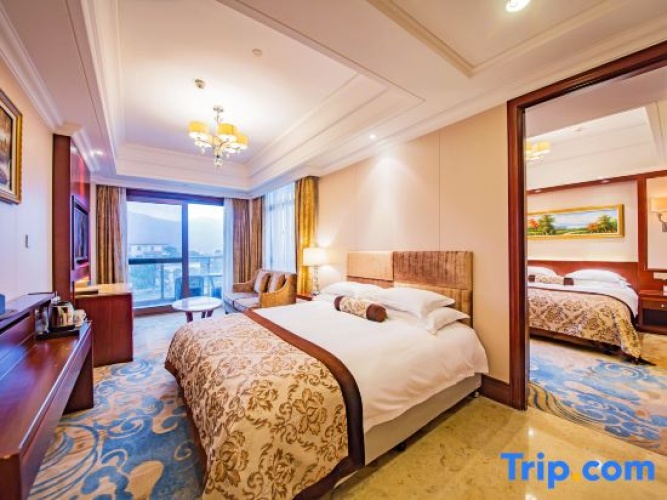 Deluxe Family Suite