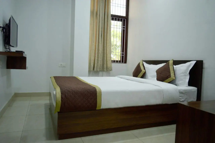 Oyo 6697 Hotel Green Lemon