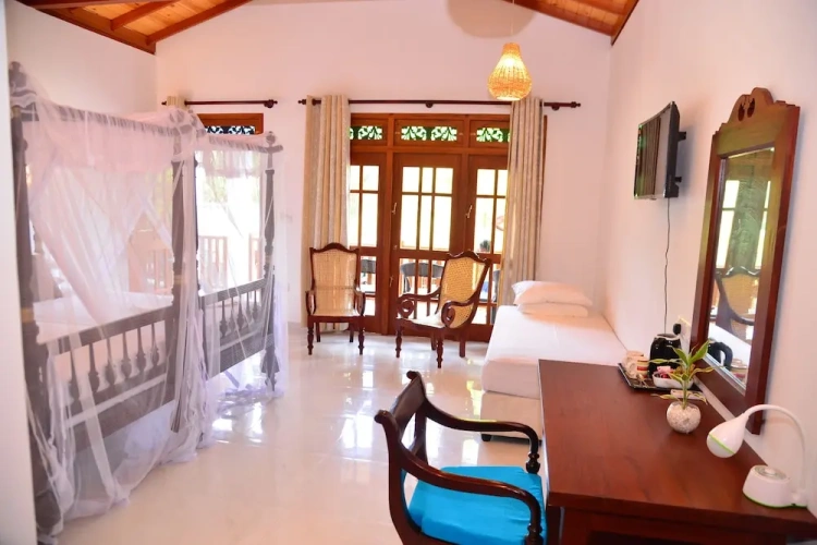 Deluxe Triple room with balcony and with pool view