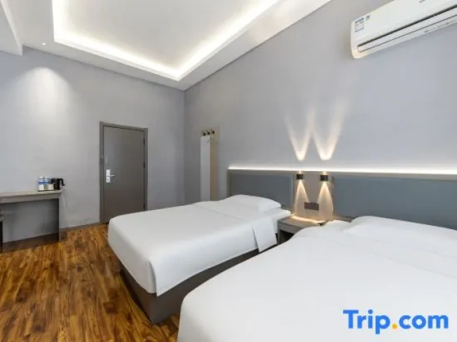 Business Quadruple room