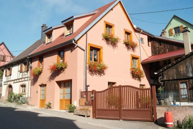 5 Bedrooms Cottage