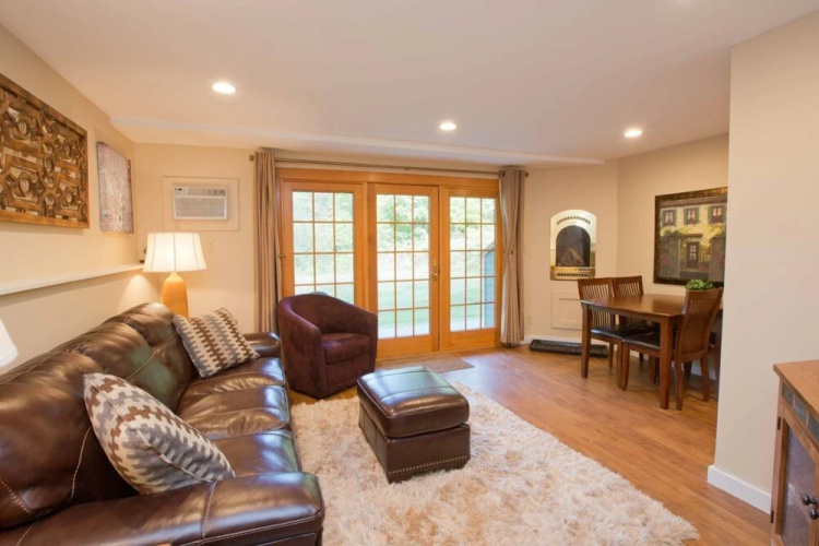 1BR Topnotch Condo