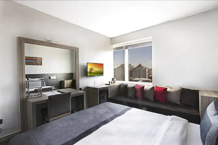 Akoni Hotel