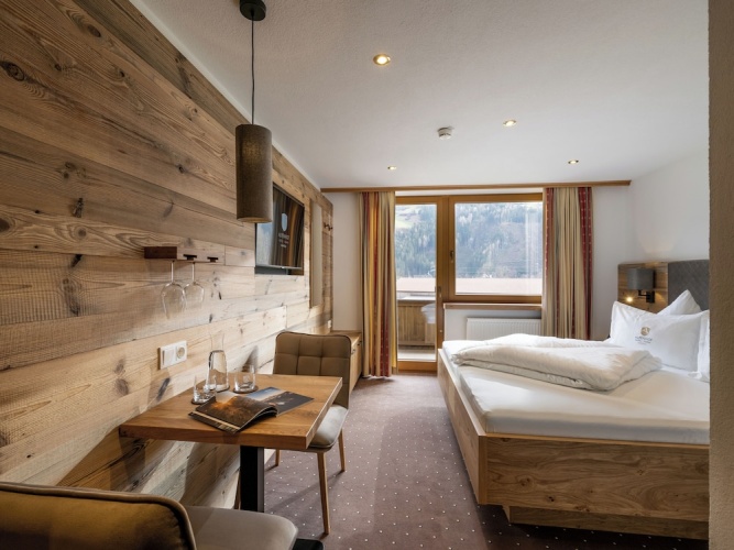 Deluxe Double room with balcony and with mountain view