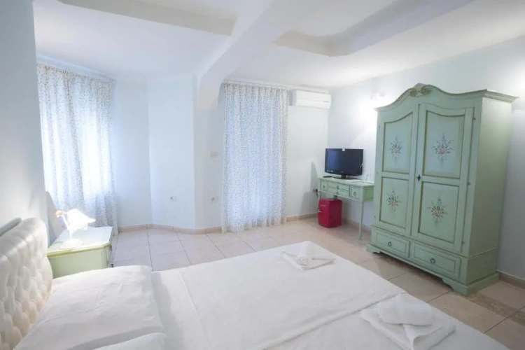 Deluxe Quadruple room with sea view