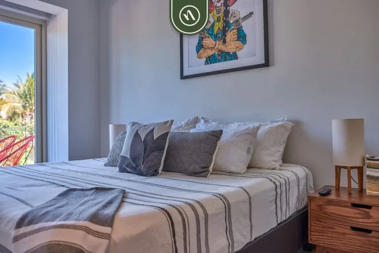 2BR Condo With Rooftop Pool - 2 Min Walk to Beach