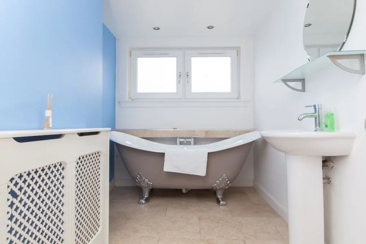3 Bedroom Flat Near Leith