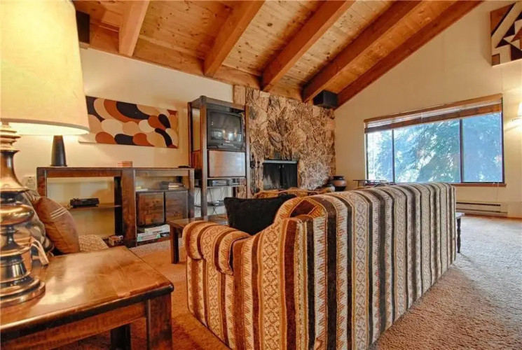 Spacious Cedar Flat Lookout Home #157