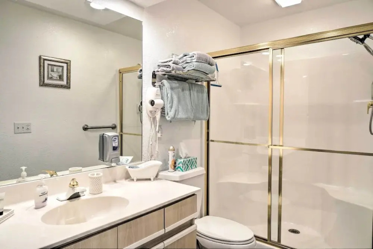 Branson Vacation Rental w/ Sunroom & Water Views