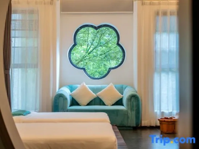 Deluxe Double room with land view