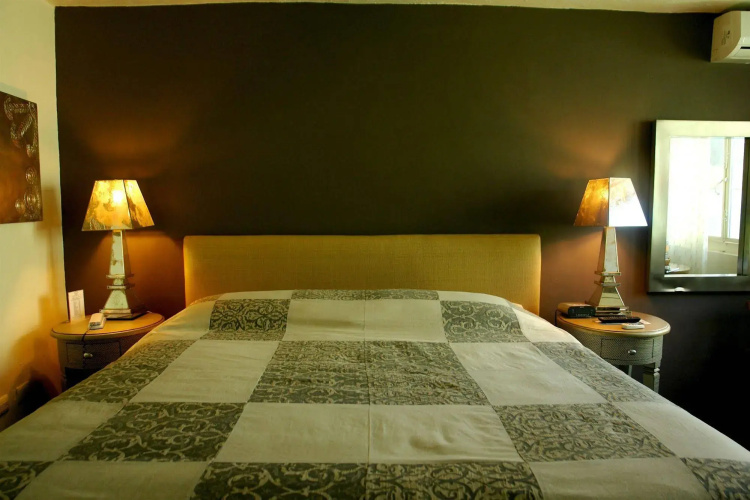 El Mesón Hotel