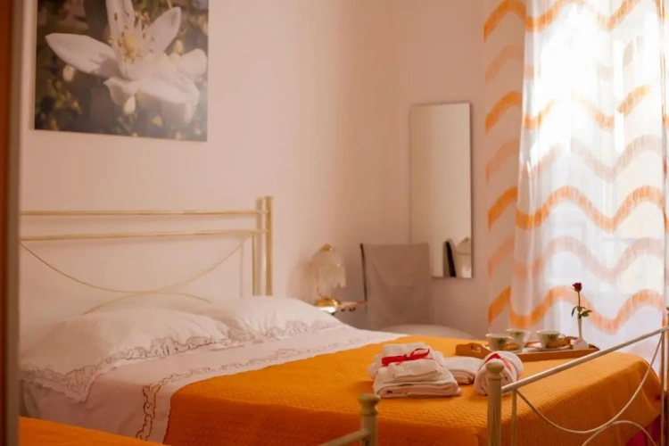 Standard Triple room with partial sea view