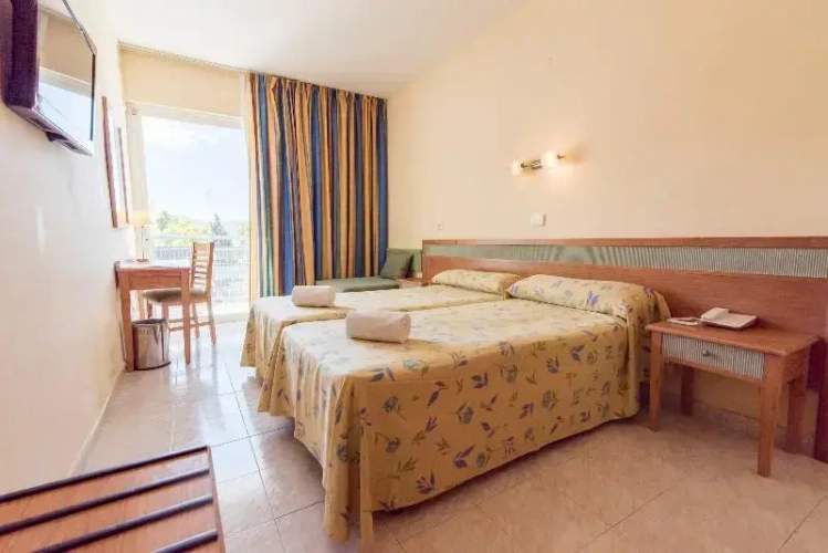 Standard Twin room with balcony