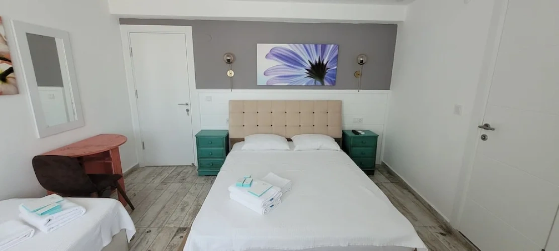 Deluxe Triple room with city view