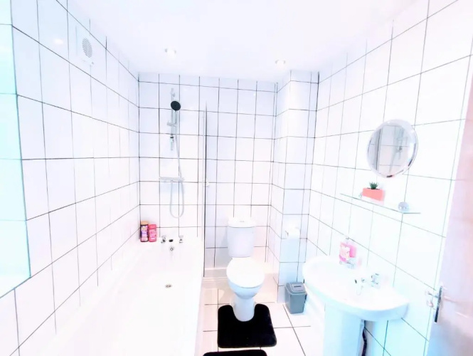 Crystal Suite 3 free private parking