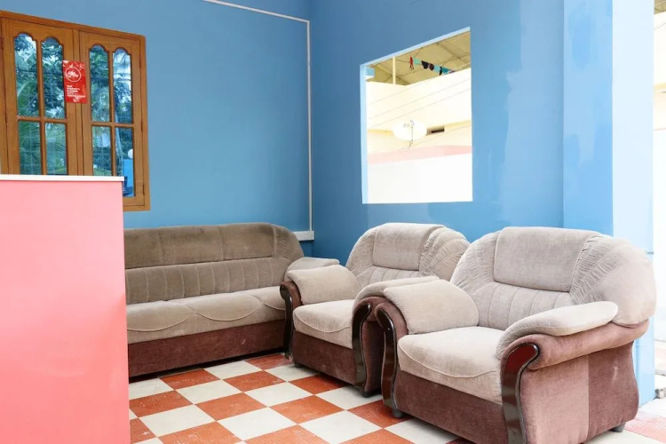 OYO 22008 Jrj Suites