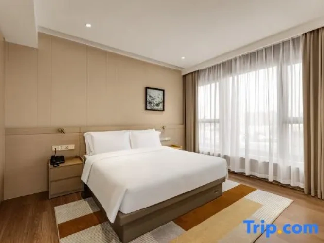 Suite with lake view