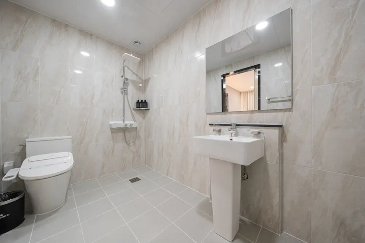 Gunsan Hound Hotel