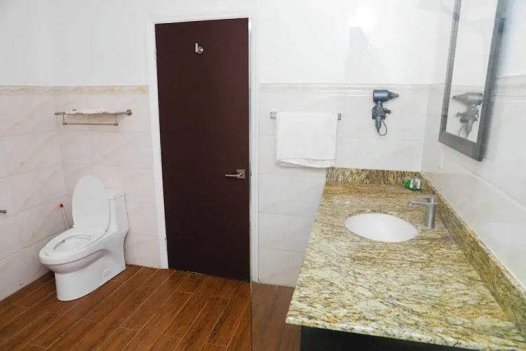 Kings Pavilion Suites Hotel