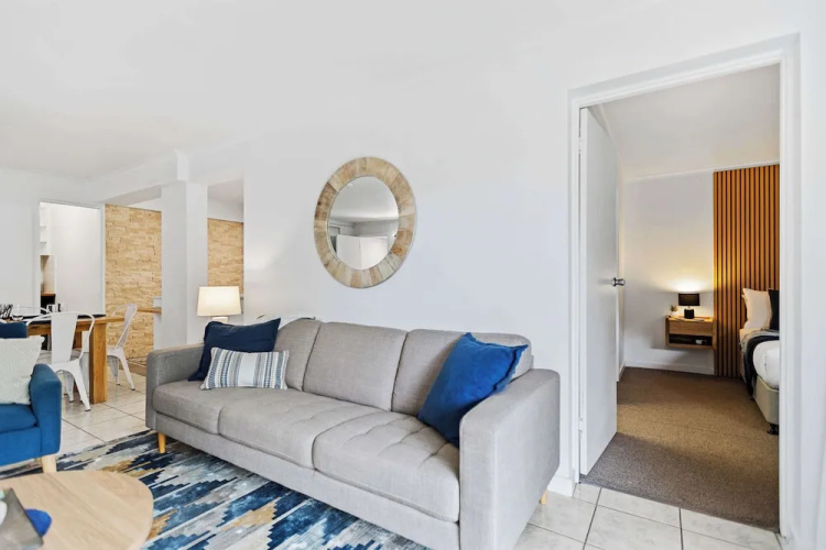 Rainforest Reef Retreat - Esplanade Ground-floor Apartment