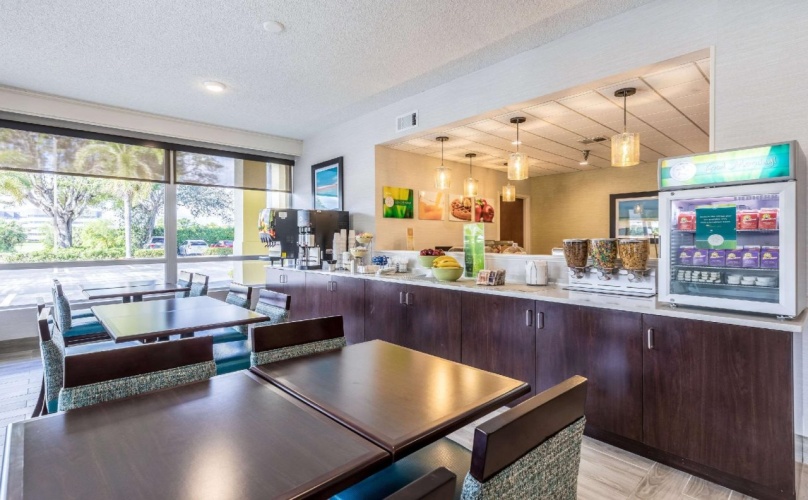 Quality Inn Palm Beach International Airport photo 24