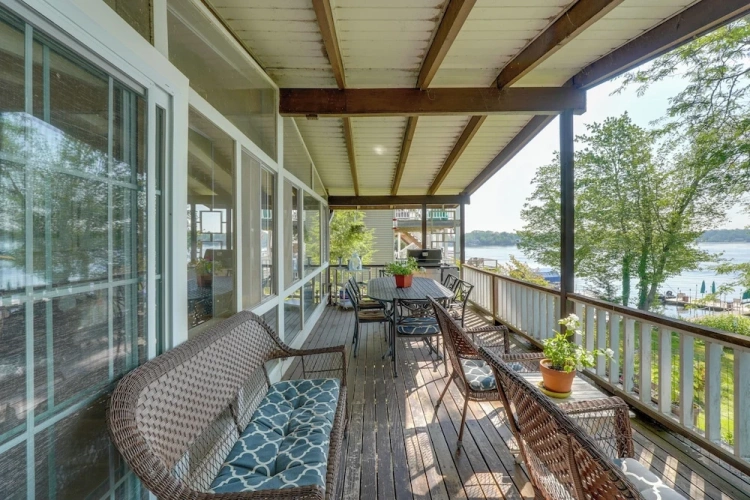 4 Bedrooms Cottage