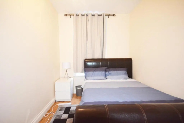 London Zone 2 Three Bedroom Apartment